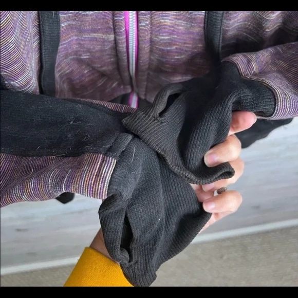 lululemon athletica Scuba Purple and Black Jacket size 8.
Shows signs of wear. - Picture 11 of 13